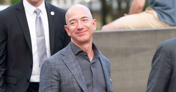 Imagine pentru articolul: Jeff Bezos vrea să vândă acțiuni Amazon în valoare de aproximativ 5 miliarde...