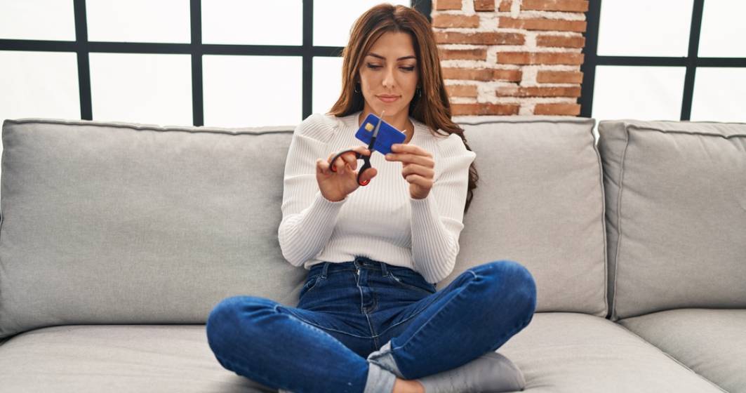Imagine pentru articolul: Nu-ți dă banca împrumut fiindcă că ai card de credit? Specialist: nu îl închide, e mai bine să îi diminuezi limita