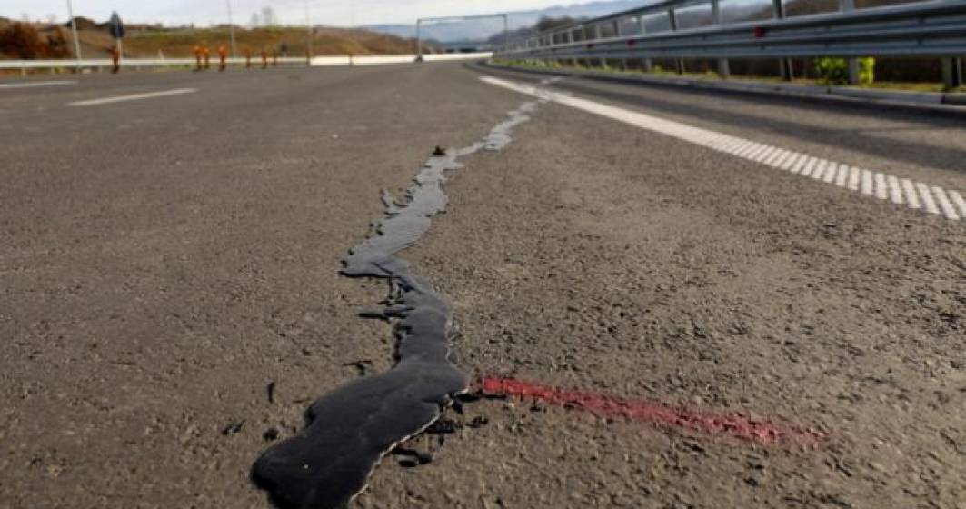 Imagine pentru articolul: Autostrada Lugoj-Deva: Fisurile de pe lotul 3 au fost acoperite cu smoala