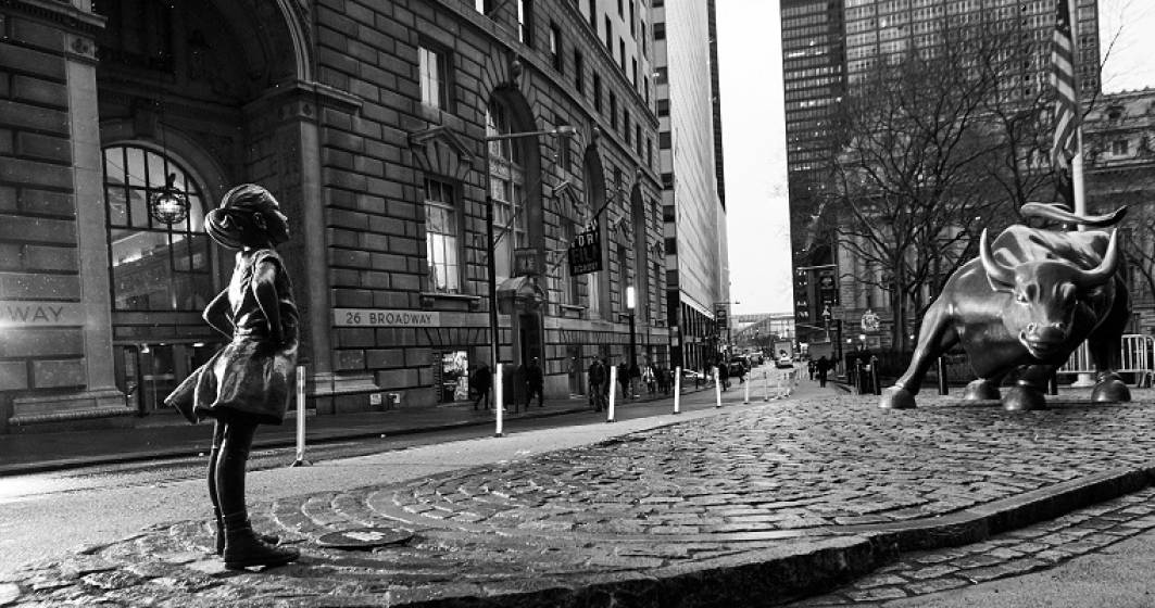 Imagine pentru articolul: Ziua femeii pe Wall Street: Celebrul taur, "sfidat" de statuia din bronz a unei tinere