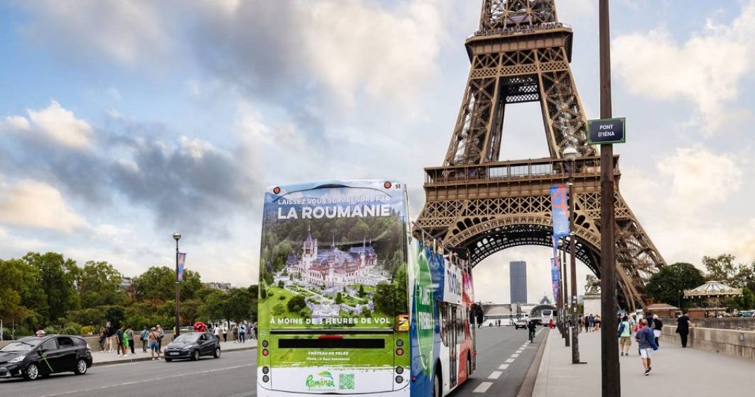 Imagine pentru articolul: Cum vrea Guvernul să atragă turiști francezi: „Lăsaţi-vă surprinşi de România!”, mesajul care se vede pe autobuzele din Paris