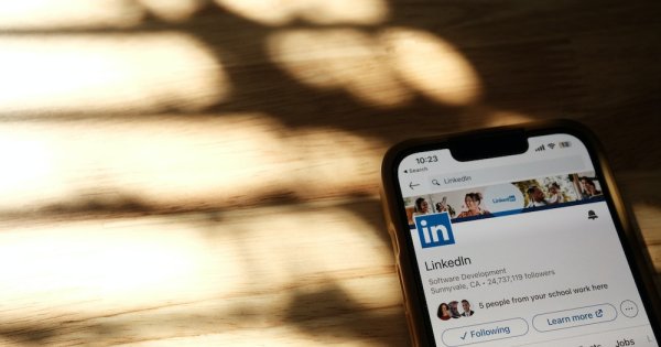 Imagine pentru articolul: Ce să nu scrii pe profilul tău de LinkedIn ca să dai bine în fața angajatorilor