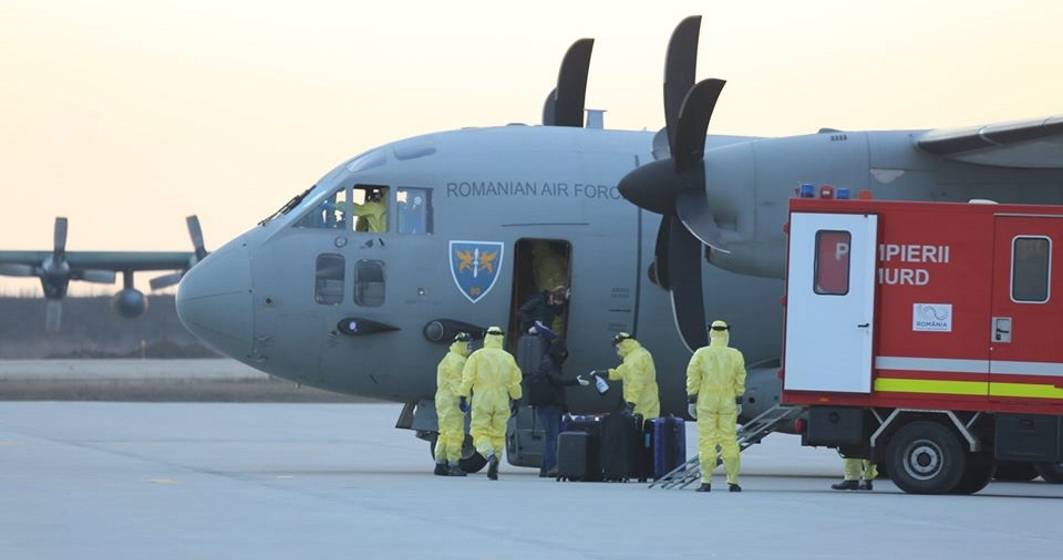 Imagine pentru articolul: Şase români de pe vasul ''Diamond Princess'' au fost repatriaţi cu o aeronavă MApN