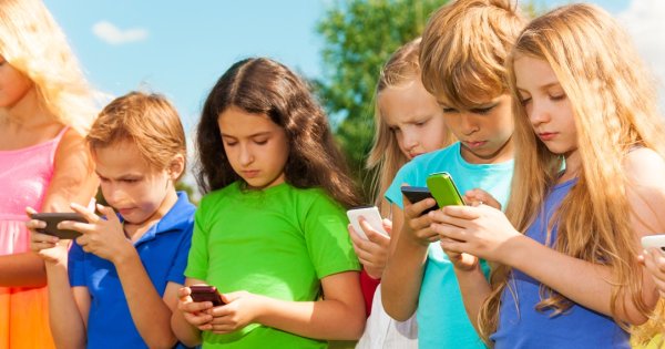 Imagine pentru articolul: I-ai luat un smartphone copilului tău? De ce ar putea fi o decizie proastă și...