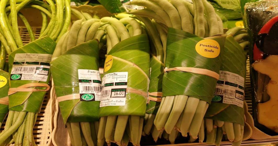 Imagine pentru articolul: Viitorul in retail? Un supermarket din Thailanda a inlocuit ambalajul de plastic cu frunze de banane