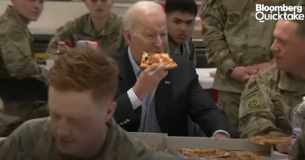 Imagine pentru articolul: Joe Biden a mâncat pizza și și-a făcut selfie cu soldați americani din Polonia