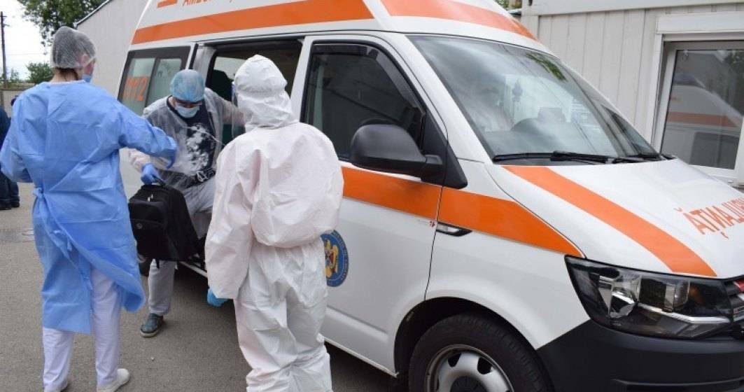 Imagine pentru articolul: O ambulanță care transporta un pacient confirmat cu coronavirus a căzut de pe un pod în Gorj