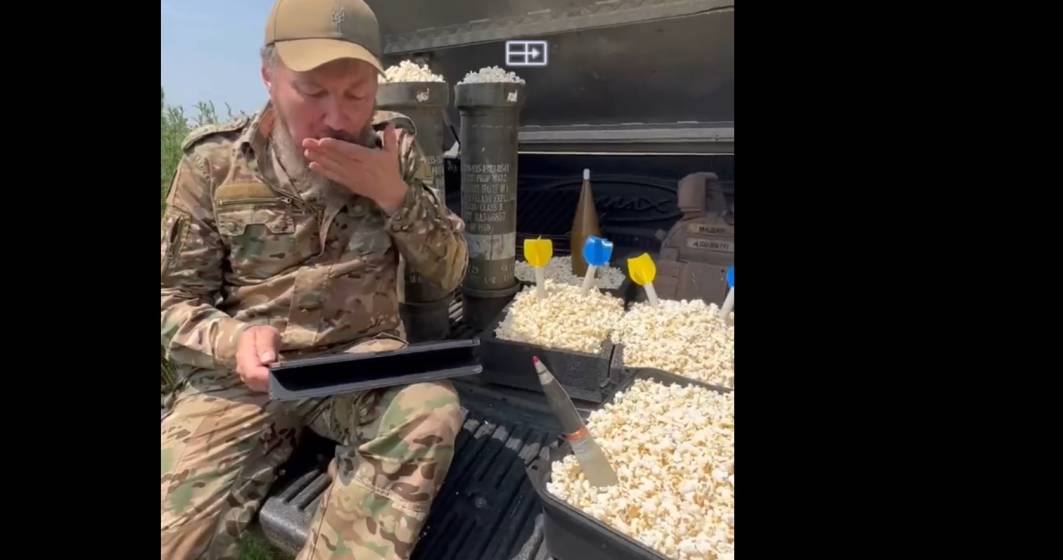 Imagine pentru articolul: Imaginile zilei vin din Ucraina: soldat ucrainean, mânâncă popcorn uitându-se cum rușii se bat între ei