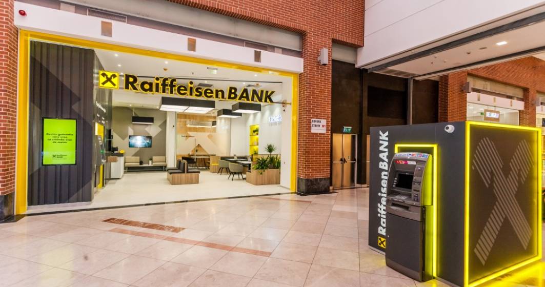 Imagine pentru articolul: Raiffeisen Bank si-a modernizat sucursala din AFI Cotroceni adoptand nou concept cu design modern si fluxuri mai rapide pentru clienti