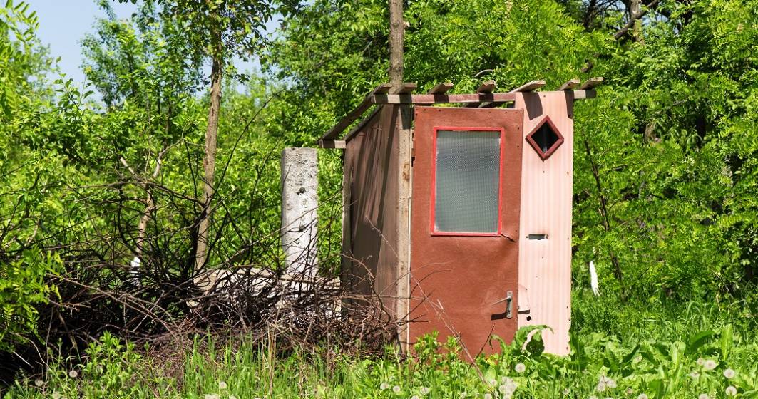 Imagine pentru articolul: Suntem campionii UE la ”WC-urile din fundul curții”: 1 din 5 români locuiește într-o casă fără baie/toaletă/duș
