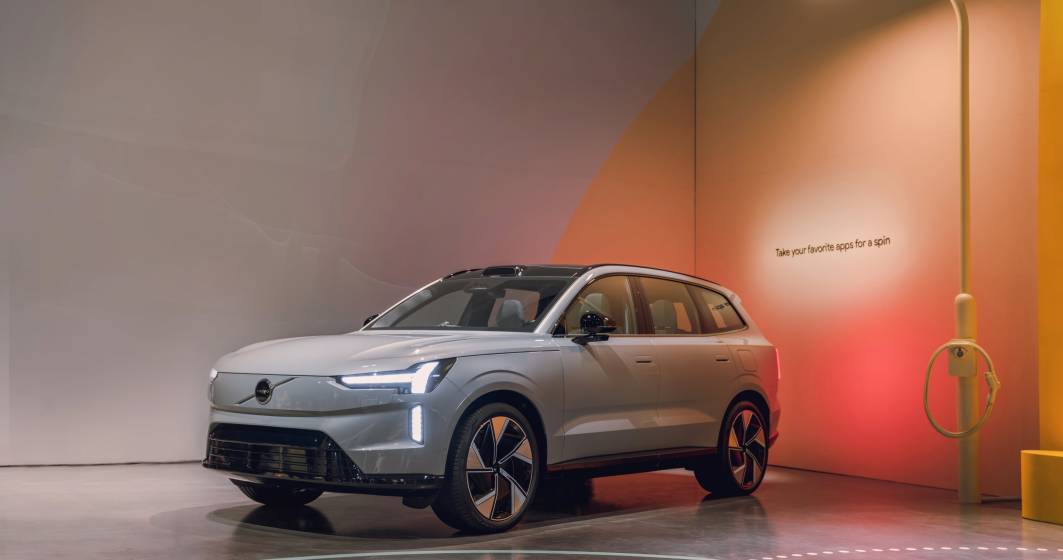 Imagine pentru articolul: Volvo o ia înaintea Bruxelles-ului: Noul SUV electric EX90 va fi primul model vândut în UE cu „pașaport” tehnic pentru baterie