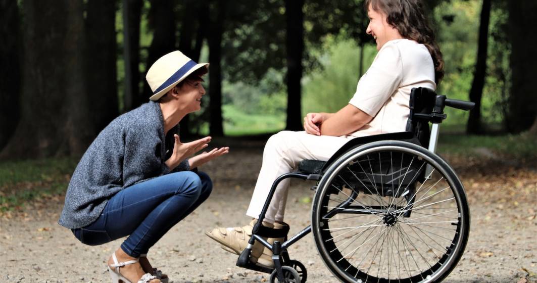 Imagine pentru articolul: Persoanele cu handicap nu vor mai fi nevoite să meargă la comisii pentru evaluările periodice. Certificatul de handicap devine permanent