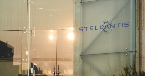 Imagine pentru articolul: Stellantis mizează pe hibride pentru a contracara scăderea electricelor. Ce...