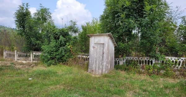 Imagine pentru articolul: GALERIE FOTO: Cum ar fi ca toaletele din fundul curții să fie mutate în...