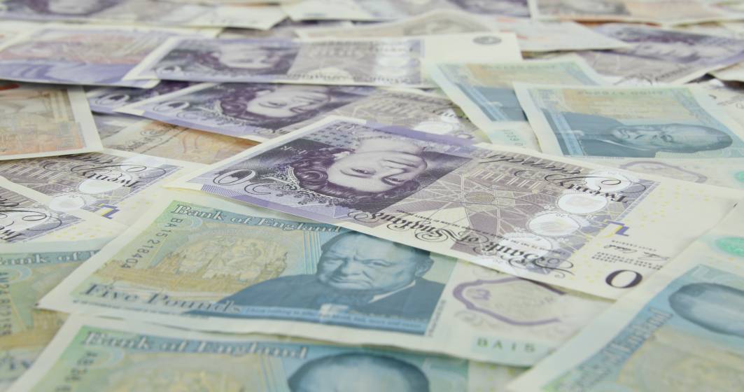 Imagine pentru articolul: Britanicii mai pot folosi bancnotele de hârtie doar o săptămână