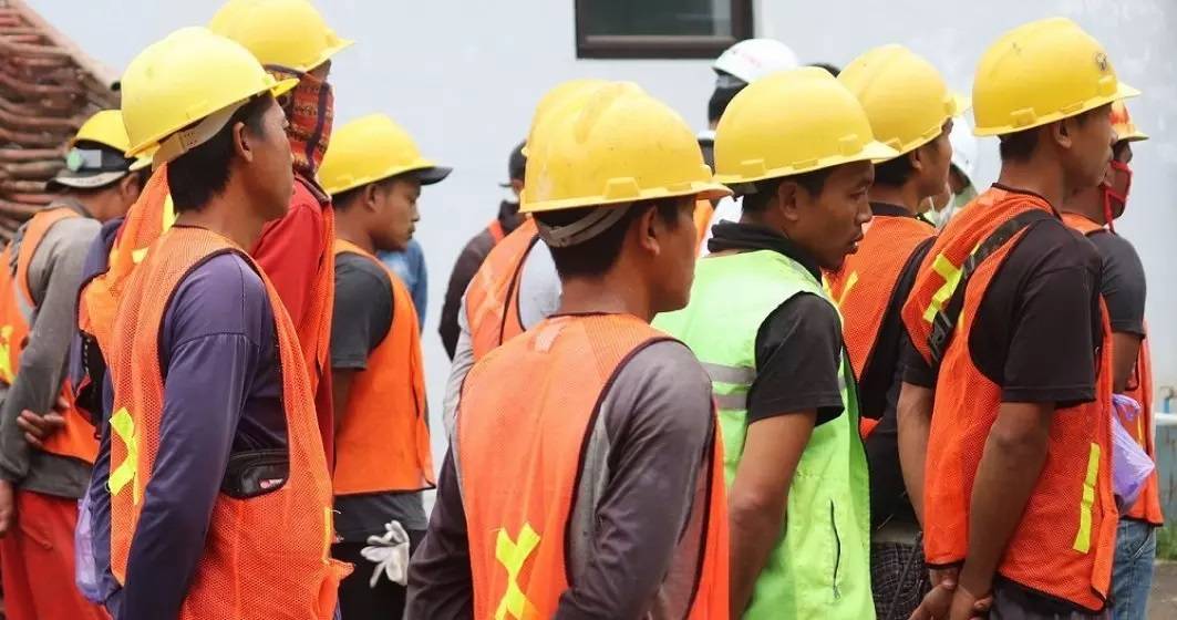 Imagine pentru articolul: Un sfert dintre companiile româneşti din construcţii aduc angajaţi din Asia