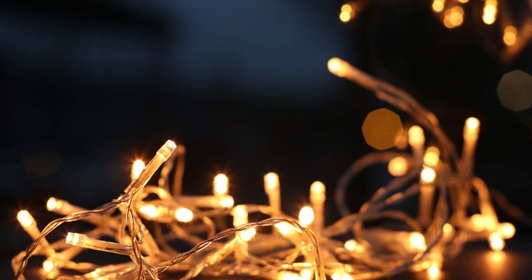 Imagine pentru articolul: Cât curent consumă luminițele de Crăciun. Ne cresc sau nu factura instalațiile de brad și ghirlandele cu becuri?