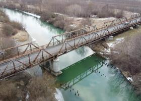 Imagine: Autoritățile pretind că nu pot construi un pod peste Siret din cauza...