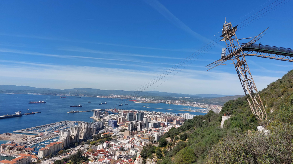 [FOTO] Vizită în Gibraltar, un paradis fiscal unde mergi pentru priveliște, maimuțe, alcool și țigări