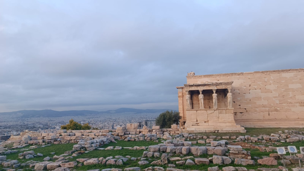Turiștii din întreaga lume au luat cu asalt Acropole. Autoritățile din Grecia au luat noi măsuri pentru evita supraaglomerarea