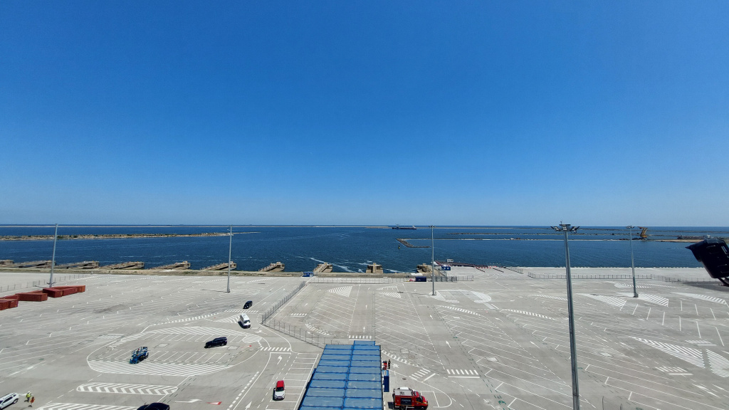 [FOTO] Cum arată noul terminal DP World din Portul Constanța. Pe aici vor ”curge” vapoarele încărcate cu mașini Dacia și Ford