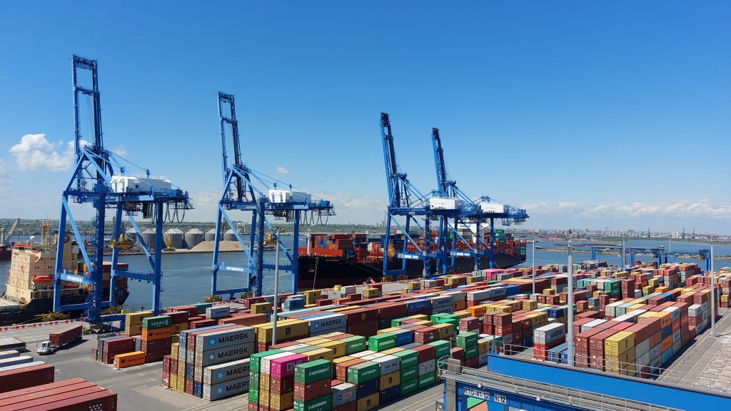 [FOTO] Cum arată noul terminal DP World din Portul Constanța. Pe aici vor ”curge” vapoarele încărcate cu mașini Dacia și Ford