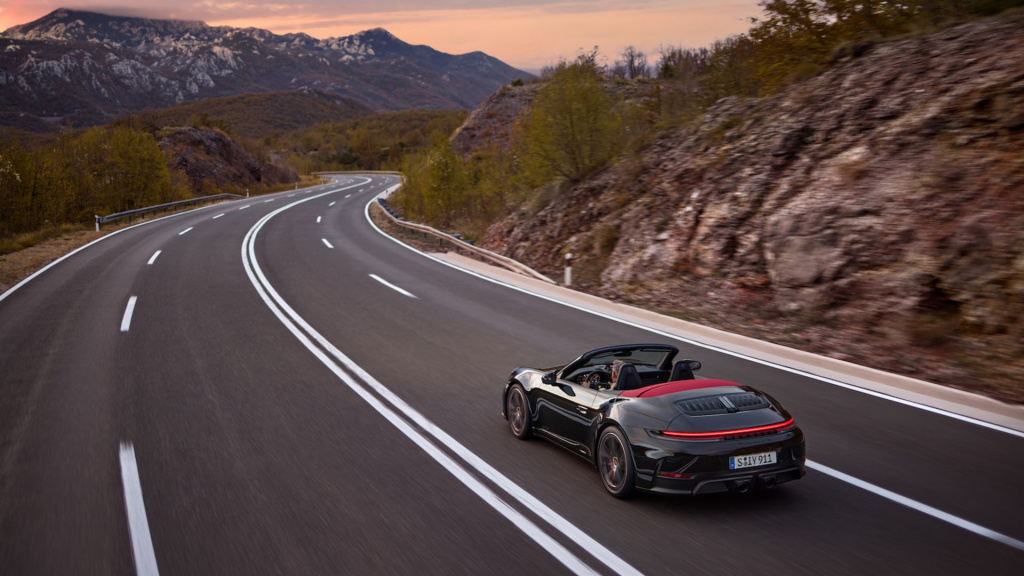 GALERIE FOTO | Porsche aduce motorul hibrid pe celebrul 911. Mașina are peste 500 de cai putere și tehnologie „furată” din Formula 1