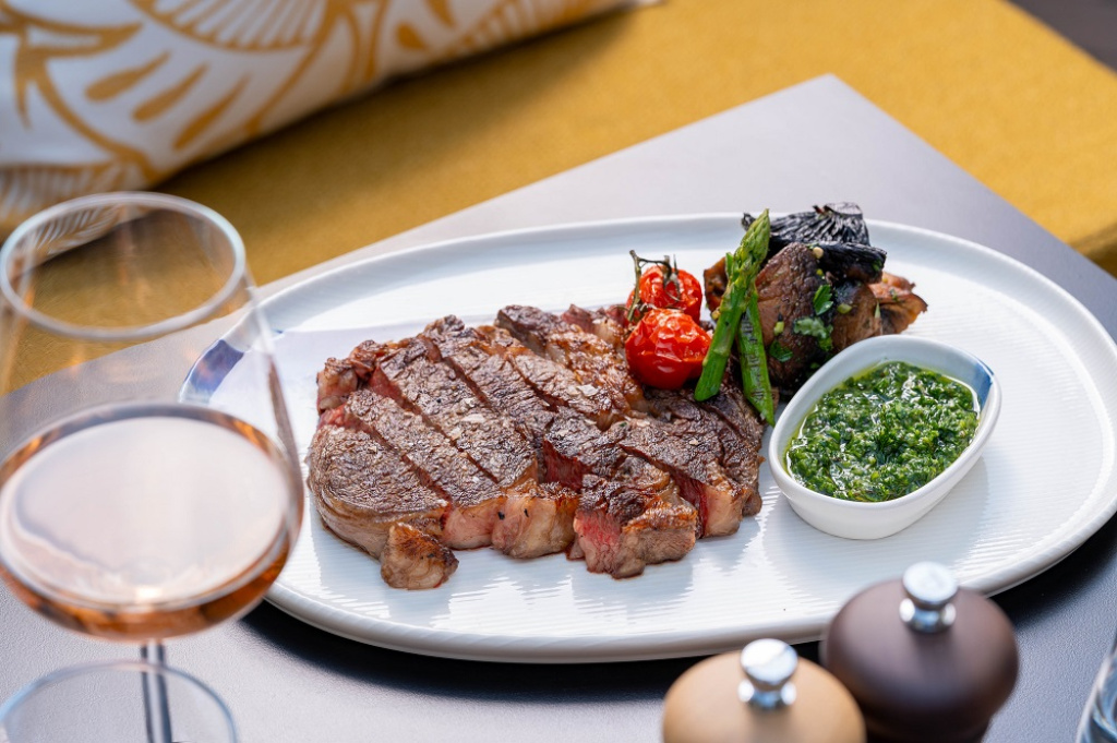 Olea, un restaurant cu un nou concept culinar, se deschide în incinta JW Marriott Bucharest Grand Hotel după o investiție de 1,4 mil. euro