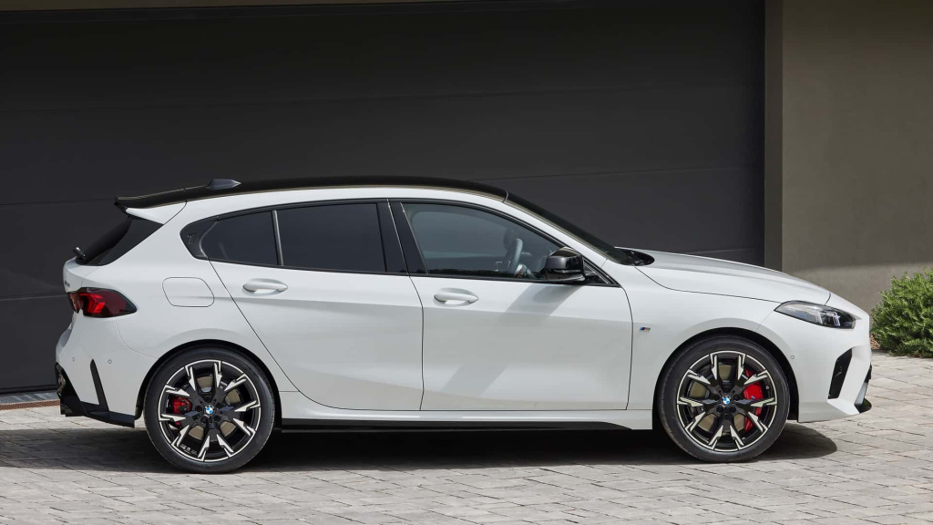 GALERIE FOTO | BMW își împrospătează cel mai popular model. De ce abandonează bavarezii cutia manuală și pe Seria 1