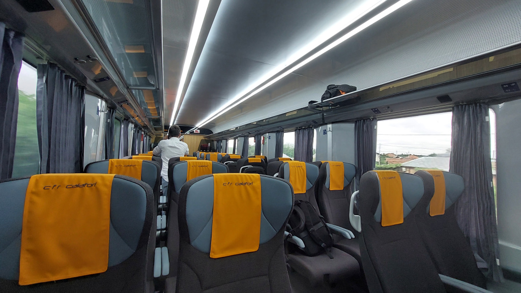 [FOTO] Vagoane noi pe ”Trenurile soarelui” lansate de CFR. Cum arată garniturile care vor duce românii la mare anul acesta