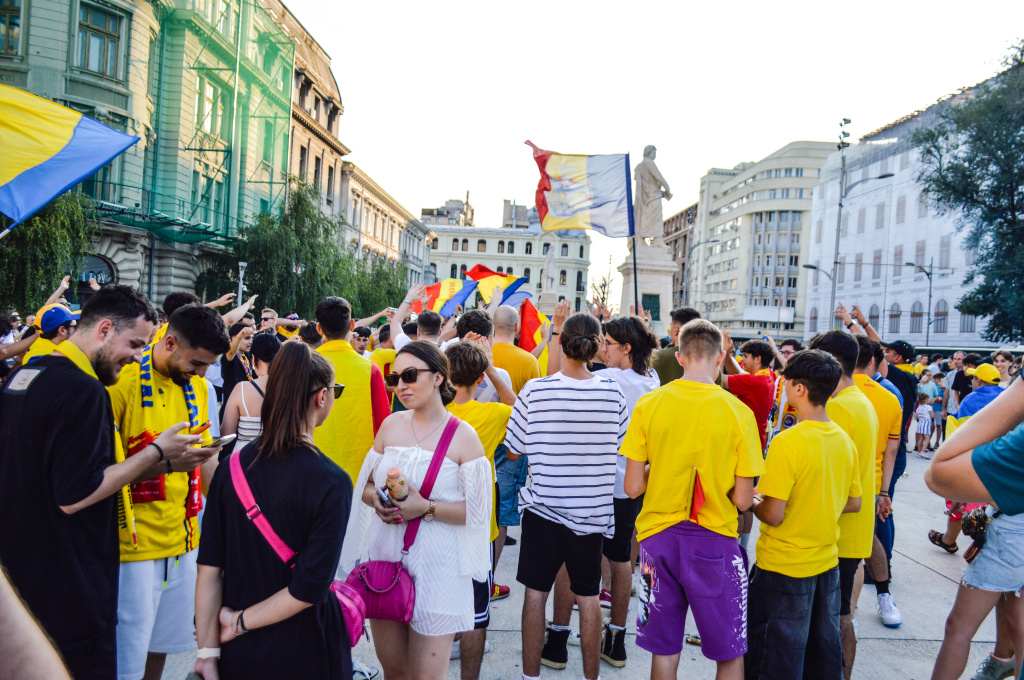 GALERIE FOTO | Românii au ieșit în stradă să sărbătorească victoria Tricolorilor împotriva Ucrainei