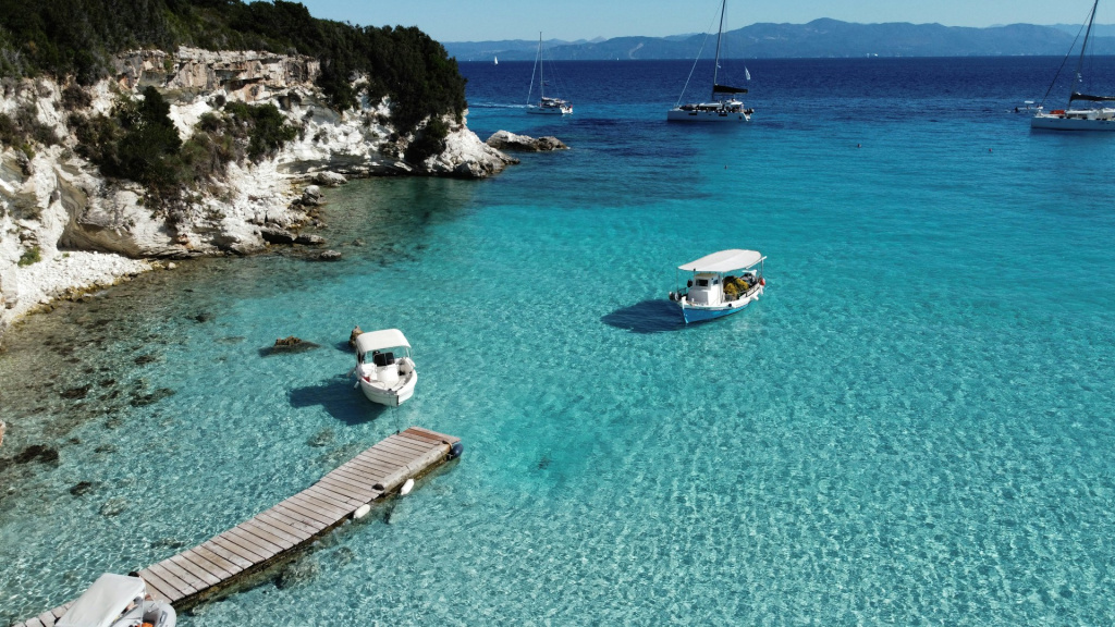 GALERIE FOTO: Ce poți vizita în Insula Paxos din Grecia, locul în care s-a filmat „Maestro in blue”, serialul care a făcut furori pe Netflix. Insula e supranumită „cuibul de dragoste al lui Poseidon”