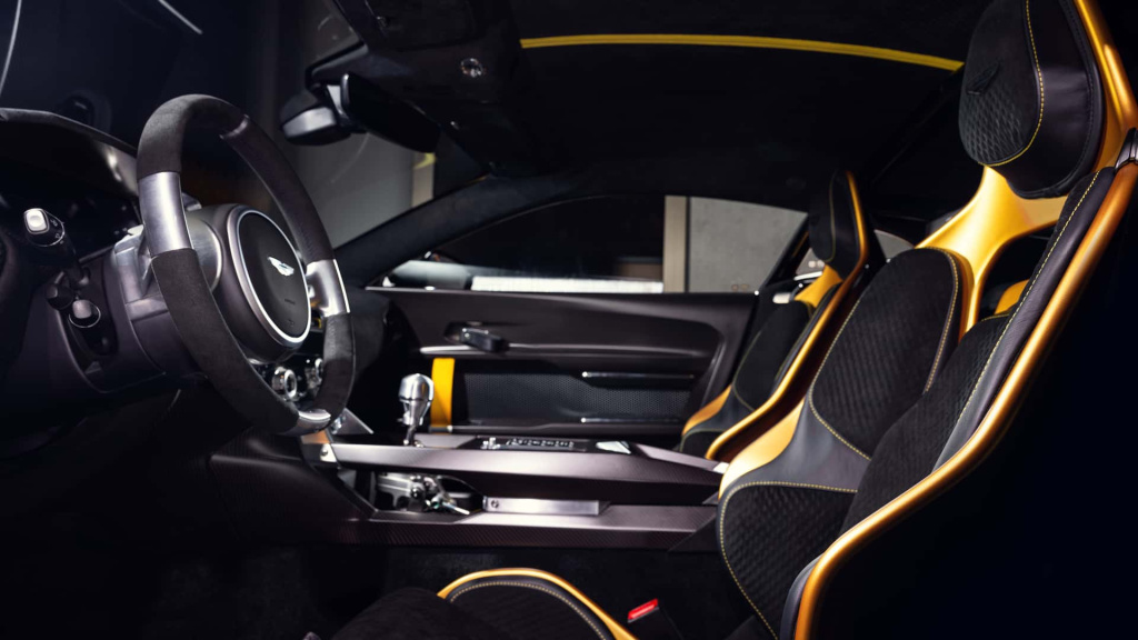 Aston Martin Valiant este un supercar retro de 735 cai putere, creat din dorința lui Fernando Alonso