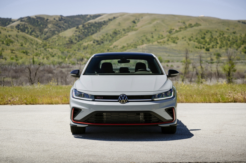 GALERIE FOTO | Acesta este ultimul Volkswagen cu cutie manuală. Modelul este al treilea cel mai popular